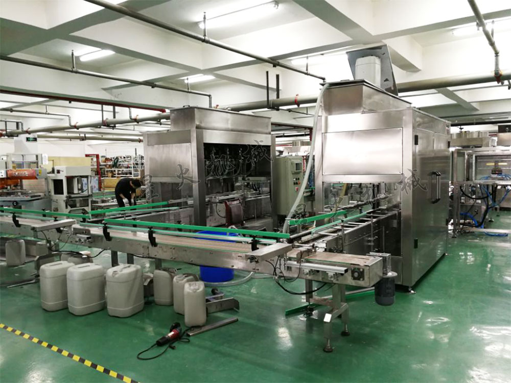 全自動調(diào)味汁灌裝機設備展示